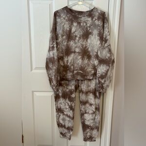 MPG Taupe and Cream Sweater and Sweatpants Set